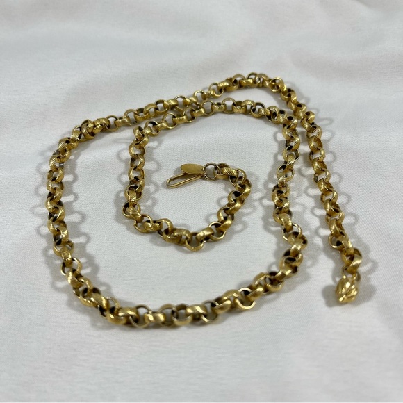 Vintage Park Lane necklace chain in gold tone with unique textured links. - Picture 2 of 9